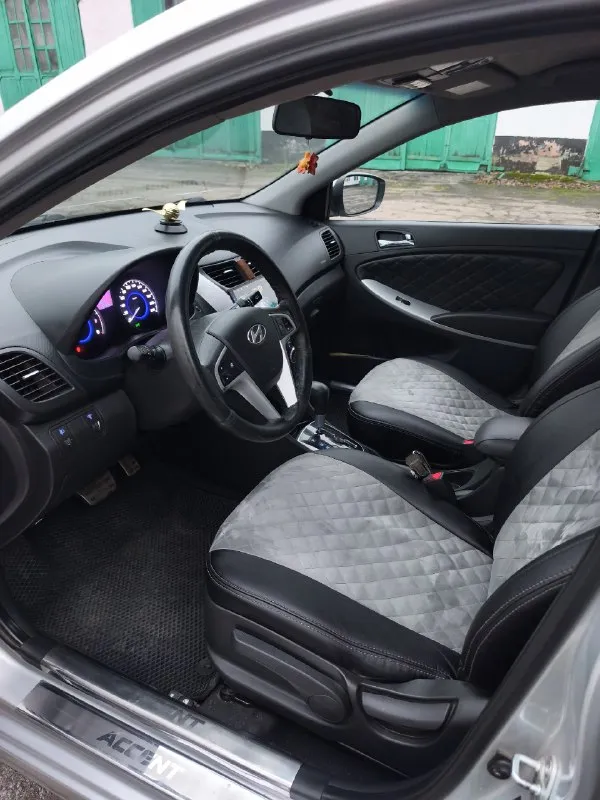 Продам hyundai accent 2012, брали с салона, один хозяин! Пробег честный 123т. Км, в такси не использовалась, семейный автомобиль. Оцинкованное днище и пороги. Удален катализатор. Линзованная оптика, газ пропан + вариатор опережения угла зажигания, баллон под запаску на 42л, установлена акустика hertz + магнитола на андройде teyes cc3(яндекс навигатор, ямузыка и тд) с качественной камерой заднего вида! Два комплекта новой резины на дисках(зима - шипованная pirelli на штампованных дисках(на фото), лето - pirelli на литых дисках), два комплекта ковриков(evo + резиновые). Сиденья с момента покупки эксплуатируются в чехлах, текущие чехлы новые, куплены недавно. Рабочие жидкости(масло и фильт в двиг. , масло и фильтр в коробке, гидроусилитель руля) заменены на 120т. Км. Полная замена охлаждающей жидкости на оригинальную произведена в том году. Есть не критичные изъяны по кузову и лкп. Два ключа. Честный обзор, без "намазывания губ" перед продажей!
Цена: 1 050 000 руб. (торг уместен
📞 Звоните: +7(949)3043696 - фотография - 5