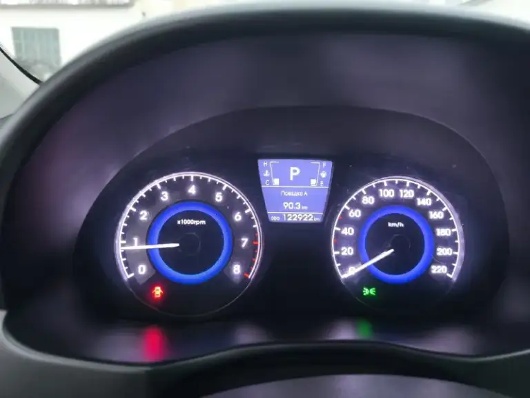 Продам hyundai accent 2012, брали с салона, один хозяин! Пробег честный 123т. Км, в такси не использовалась, семейный автомобиль. Оцинкованное днище и пороги. Удален катализатор. Линзованная оптика, газ пропан + вариатор опережения угла зажигания, баллон под запаску на 42л, установлена акустика hertz + магнитола на андройде teyes cc3(яндекс навигатор, ямузыка и тд) с качественной камерой заднего вида! Два комплекта новой резины на дисках(зима - шипованная pirelli на штампованных дисках(на фото), лето - pirelli на литых дисках), два комплекта ковриков(evo + резиновые). Сиденья с момента покупки эксплуатируются в чехлах, текущие чехлы новые, куплены недавно. Рабочие жидкости(масло и фильт в двиг. , масло и фильтр в коробке, гидроусилитель руля) заменены на 120т. Км. Полная замена охлаждающей жидкости на оригинальную произведена в том году. Есть не критичные изъяны по кузову и лкп. Два ключа. Честный обзор, без "намазывания губ" перед продажей!
Цена: 1 050 000 руб. (торг уместен
📞 Звоните: +7(949)3043696 - фотография - 7