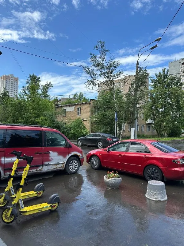 Mazda 6 gg 2.0 бензин
Машина со мной каждый день почти год. За это время только радовала, не принося серьёзных проблем.
Теперь подробнее: много чего поменяно по ходовой, электрике.
23 Ноября заменены наруж. Шрус, перед левый рычаг (был лёгкий люфт шаровой), стойки контракт передние, тормозные колодки передние. Это только один день обслуживания.
Полы на месте, пороги не гнилые. Бампер сейчас чёрный китайский. Кондиционер так же ремонтировал под себя, так же не работал изначально. Магнитола установлена от bmw, заставка переделана на мазду, яндекс навигация отлично работает. Сейчас стоит автозвук, могу продать вместе с ним. Есть шпатлёвка, разумеется, но в меру.
Отличный свет на ближний и дальний.
Сигнализация с автозапуском дорогая и надёжная starline. Безумно выручает зимой)
Не дымит, акпп без проблем, резина зима шип. Два ключа.
Полы поварены, это действительно хороший автомобиль на каждый день!
Не избавляюсь, на хлам не меняю!
Третий авто в семье.
Сейч
📞 Звоните: +7(949)3718304 - фотография - 4