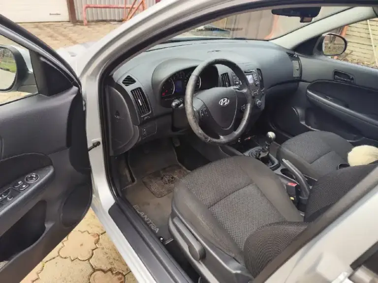 Hyundai i30 2010 г.
Пробег: 50 тыс. Км
Двигатель 1.6 бензин.
Трансмиссия: 5-мкпп
Цвет: серебро
Обслужен (ходовая, стандартное то), 2 года назад заменен аккумулятор.
После обстрела в 2022 г. Пострадала дверь багажника (см. Фото), салон незначительно (подробности при осмотре). Отсек двигателя без повреждений.
Комплектация: эур, электропакет, мультируль, кондиционер, подогрев зеркал, подогрев сидений (на пассажирском не работает после обстрела). Оригинальный материал обшивки руля потёрся. В целом, эти моменты на эксплуатацию авто не особо влияют, можно садиться и ехать.
Два комплекта ключей. Сигнализация.  
Зимняя резина, в приданое - комплект летней.
Один владелец. Продажа через мрэо.
Цена с учётом возможных доделок - 700 000 руб. Торг при осмотре.
Звоните, отвечу на все вопросы +7(949)3750625, наталья, донецк.
📲 Tg: @natalyoshka
📞 Звоните: +7(949)3750625 - фотография - 6