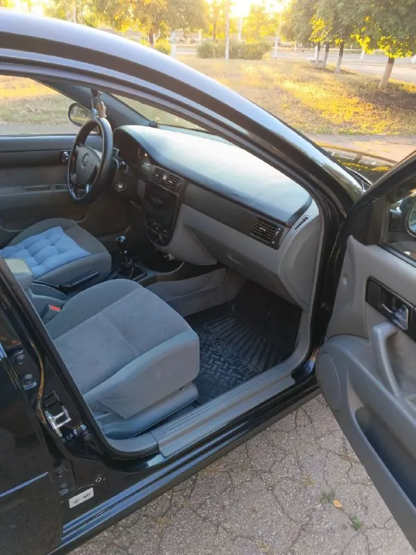 Продам chevrolet lacetti sx, 2008 года выпуска. 1.8 16 клапанный(122л. С. ), коробка механика, стоит газовая установка евро 4. В отличном состоянии, полностью в родном окрасе. Машина местная, покупалась при украине в салоне, один владелец за все время. Пробег 105 тыс. Км. , полностью обслужена. 2 ключа + сигнализация с доводчиками стекол, новая магнитола-планшет, 2 комплекта новых колес на дисках (зима/лето). Цена 880 тыс. Руб. .осмотр г. Горловка +79493848620.
📞 Звоните: +7(949)3848620 - фотография - 8