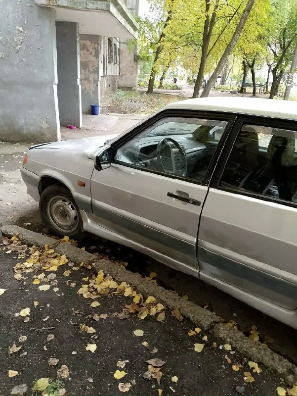 Продам ваз 2115 (2004 года) 💥 объем двигателя: 1.5 л, 8-клапанная 💥 мкпп: 5-ступенчатая 💥 состояние: отличное, проверено временем! Все расходники менялись строго по регламенту. Масло менялось каждые ~8 тыс. Км. 💥 двигатель: не дымит, не троит — работает как часики! 💥 коробка: в идеальном состоянии, без нареканий. 💥 ходовая: обслужена, ничего не скрипит и не стучит. 💥 аккумулятор: новый, как и сцепление. Документы: все чисто, без штрафов и арестов. Оформлена на меня, в одних руках 13 лет. Продаю по дкп, при необходимости — могу присутствовать в мрэо. Из минусов: есть моменты по кузову, но без гнили и дыр! Днище в отличном состоянии. Автомобиль в данный момент на летней резине на штампах, так же отдаю зимнюю резину на литье ! Цена: 250 000 ₽ (торг только после осмотра) местоположение: г. Донецк звонить по номеру: +7 949 413 57 62 пишите только на номер, в лс не отвечаю.
📞 Звоните: +7(949)4135762 - фотография - 3