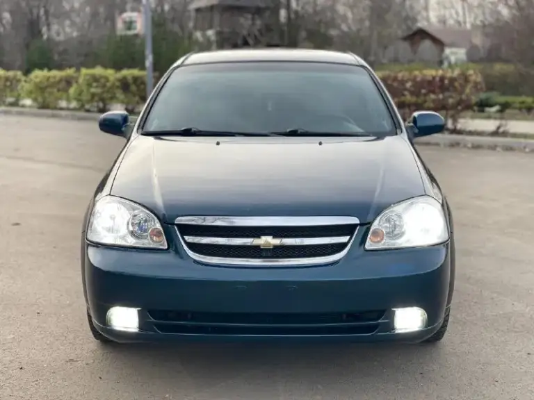 Продам chevrolet lacetti
Год выпуска 2008

Автомобиль в отличном состоянии
Вложений абсолютно не каких не требует

Двигатель 1.6 в прекрасном состоянии
Работает как часики
Не дымит не троит масло абсолютно не ест от слова совсем

Кпп в отличном состоянии
Не хрустит не выбивает все скоростя включаются как по маслу

Ходовая часть в
Идеальном состоянии не стучит не гремит
Лишних шумов нет не каких

Кузов в хорошем состоянии
Рыжиков гнили ржавчин дыр нет
Пороги стаканы аланджероны в хорошем состоянии

Салон чистый ухоженный не прокурен сидение не продавлены

По электрике все исправно стоят
Led лампы ближний дальний
Противотуманнки led

Кондиционер рабочий и заправлен

Стоит аудио система с сенсорным магнитофоном
4 Калонки

Стоят хороший диски r15 с почти новой зимней резиной

В общем автомобиль в достойном состоянии и вложений не требует
Сел и поехал

Юридически кристально чисто не каких штрафом и запретов нет

Цена 497.000
Хороший торг
Город осмотра мариуполь
Номер+79491007492 - фотография - 2