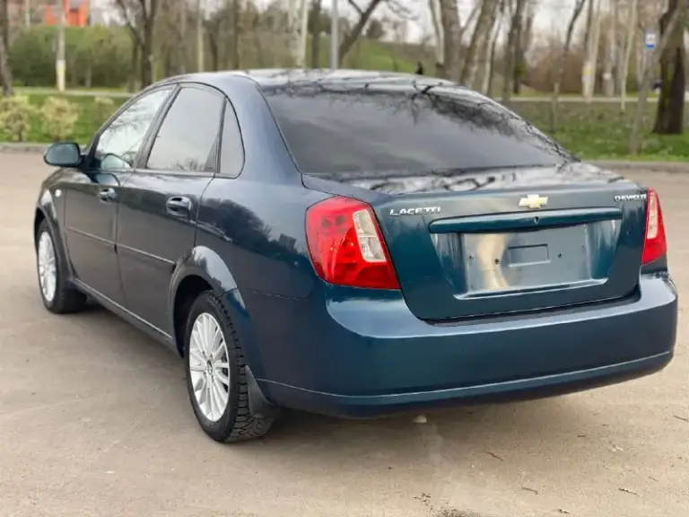 Продам chevrolet lacetti
Год выпуска 2008

Автомобиль в отличном состоянии
Вложений абсолютно не каких не требует

Двигатель 1.6 в прекрасном состоянии
Работает как часики
Не дымит не троит масло абсолютно не ест от слова совсем

Кпп в отличном состоянии
Не хрустит не выбивает все скоростя включаются как по маслу

Ходовая часть в
Идеальном состоянии не стучит не гремит
Лишних шумов нет не каких

Кузов в хорошем состоянии
Рыжиков гнили ржавчин дыр нет
Пороги стаканы аланджероны в хорошем состоянии

Салон чистый ухоженный не прокурен сидение не продавлены

По электрике все исправно стоят
Led лампы ближний дальний
Противотуманнки led

Кондиционер рабочий и заправлен

Стоит аудио система с сенсорным магнитофоном
4 Калонки

Стоят хороший диски r15 с почти новой зимней резиной

В общем автомобиль в достойном состоянии и вложений не требует
Сел и поехал

Юридически кристально чисто не каких штрафом и запретов нет

Цена 497.000
Хороший торг
Город осмотра мариуполь
Номер+79491007492 - фотография - 6