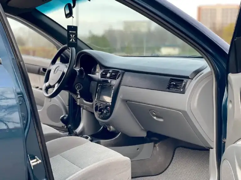 Продам chevrolet lacetti
Год выпуска 2008

Автомобиль в отличном состоянии
Вложений абсолютно не каких не требует

Двигатель 1.6 в прекрасном состоянии
Работает как часики
Не дымит не троит масло абсолютно не ест от слова совсем

Кпп в отличном состоянии
Не хрустит не выбивает все скоростя включаются как по маслу

Ходовая часть в
Идеальном состоянии не стучит не гремит
Лишних шумов нет не каких

Кузов в хорошем состоянии
Рыжиков гнили ржавчин дыр нет
Пороги стаканы аланджероны в хорошем состоянии

Салон чистый ухоженный не прокурен сидение не продавлены

По электрике все исправно стоят
Led лампы ближний дальний
Противотуманнки led

Кондиционер рабочий и заправлен

Стоит аудио система с сенсорным магнитофоном
4 Калонки

Стоят хороший диски r15 с почти новой зимней резиной

В общем автомобиль в достойном состоянии и вложений не требует
Сел и поехал

Юридически кристально чисто не каких штрафом и запретов нет

Цена 497.000
Хороший торг
Город осмотра мариуполь
Номер+79491007492 - фотография - 8