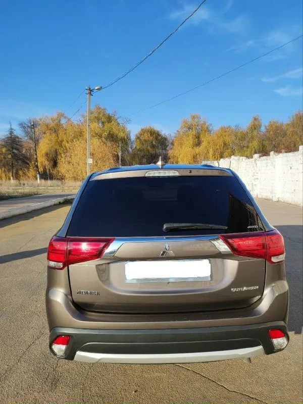 Mitsubishi outlander 2017г двигатель 2.4 л/ 170 л. С. (атмосферник), полный привод, кпп - вариатор. Пробег 79000 км. 7 местный. Авто пригонял для себя в 2021 году. Я единственный владелец. - 2-х зонный климат, круиз, полный привод, камера заднего вида, стеклоподъемники, мультируль. Датчики давления в шинах. - два комплекта резины (зима на стальных дисках, летняя новая резина 18 колеса). - в наличии 2 ключа - безопасность вся целая - замена масла 1 раз в год через каждые 6 тысяч км. - тормозные колодки поменяны вкруг. - новый аккумулятор 2025 г. - постоянный учёт рф двигатель цепной едет отлично, подтёков масла, запотеваний, посторонних звуков не имеет. Ходовая в идеале. По электрике работает абсолютно все! Машина в отличном состоянии! Цена: 2 500 000 енакиево +7949 3432214
📞 Звоните: +7(949)3432214 - фотография - 4