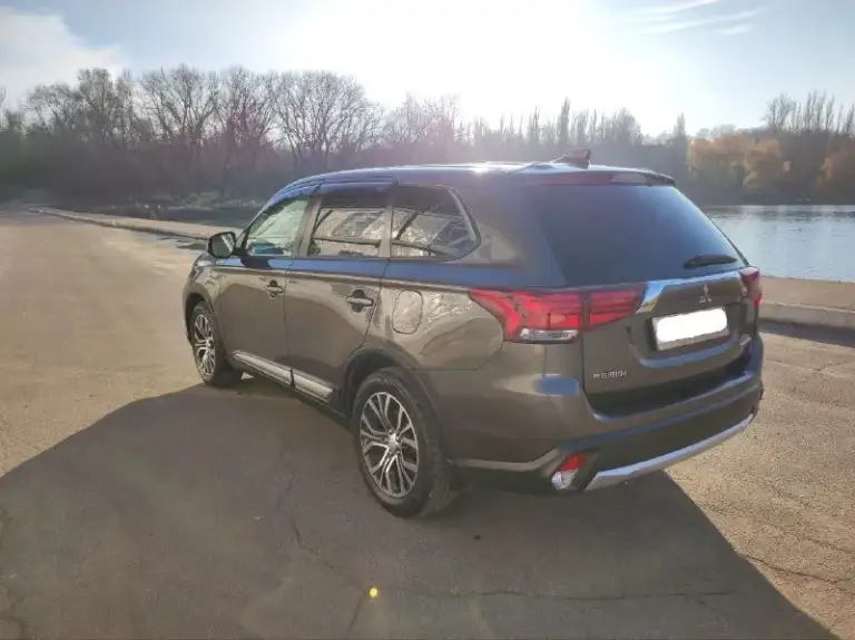 Mitsubishi outlander 2017г двигатель 2.4 л/ 170 л. С. (атмосферник), полный привод, кпп - вариатор. Пробег 79000 км. 7 местный. Авто пригонял для себя в 2021 году. Я единственный владелец. - 2-х зонный климат, круиз, полный привод, камера заднего вида, стеклоподъемники, мультируль. Датчики давления в шинах. - два комплекта резины (зима на стальных дисках, летняя новая резина 18 колеса). - в наличии 2 ключа - безопасность вся целая - замена масла 1 раз в год через каждые 6 тысяч км. - тормозные колодки поменяны вкруг. - новый аккумулятор 2025 г. - постоянный учёт рф двигатель цепной едет отлично, подтёков масла, запотеваний, посторонних звуков не имеет. Ходовая в идеале. По электрике работает абсолютно все! Машина в отличном состоянии! Цена: 2 500 000 енакиево +7949 3432214
📞 Звоните: +7(949)3432214 - фотография - 7