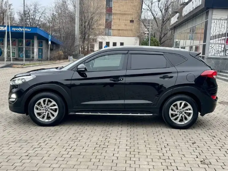 Hyundai tucson официал
Эксплуатация 2017 года
Двигатель 2.0 бензин
Коробка автомат
4Wd ( полный привод)
Пробег родной 148 тыс. Км
Автомобиль в хорошем состоянии,
Без дтп ! Весь в заводском окрасе !!!
Машина вся обслужена от а до я
Не какого вложения не требует !
Максимальная комплектация,
Бесключевой доступ (start-stop)
Кожаный салон,
Роздельный климат-контроль,
Круиз-контроль,
Датчики света, и дождя,
Подогрев зеркал, стекл,
Подогревы всех сидений,
Полный электропакет,
Многофункциональная магнитола,
Громкая связь,
Управление на руле,
Парктроники,
Камера заднего вида,
И многое другое.
С документами полный порядок,
Могу присутствовать в мрэо для полного переоформления на вас !
Г. Донецк
Цена 1.885 тыс. ₽
Звоните остальное по
+79494006792
📲 Tg: r. B
📞 Звоните: +7(949)4006792 - фотография - 2