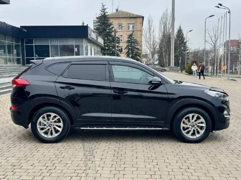Hyundai tucson официал
Эксплуатация 2017 года
Двигатель 2.0 бензин
Коробка автомат
4Wd ( полный привод)
Пробег родной 148 тыс. Км
Автомобиль в хорошем состоянии,
Без дтп ! Весь в заводском окрасе !!!
Машина вся обслужена от а до я
Не какого вложения не требует !
Максимальная комплектация,
Бесключевой доступ (start-stop)
Кожаный салон,
Роздельный климат-контроль,
Круиз-контроль,
Датчики света, и дождя,
Подогрев зеркал, стекл,
Подогревы всех сидений,
Полный электропакет,
Многофункциональная магнитола,
Громкая связь,
Управление на руле,
Парктроники,
Камера заднего вида,
И многое другое.
С документами полный порядок,
Могу присутствовать в мрэо для полного переоформления на вас !
Г. Донецк
Цена 1.885 тыс. ₽
Звоните остальное по
+79494006792
📲 Tg: r. B
📞 Звоните: +7(949)4006792 - фотография - 5