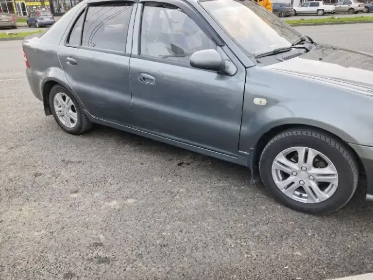 Продам автомобиль gelly ck 2013 года выпуска. Без дтп! 2 ключа в комплекте, двигатель 1.5.
Газ, бензин (газ вписан в тех паспорт)
С документами все в порядке, переоформление без проблем (могу присутствовать с вами в мрэо), я 3 владелец!
Машина на уверенном ходу, сел и поехал, есть мелкие недостатки не  опускаются задние стекла (на ремонт скину при продаже).
Гур, кондиционер, abs, печка все работает, стекла родные (есть мелкий дефект прилетел камень, на фото видно). Освещение все работает, стоят хорошие фары! На сиденьях чехлы, гаражное хранения за весь срок эксплуатации.
Пробег родной  121 тыс.
Цена 320тыс, реальному покупателю торг возле капота!
Больше фото скину в лс, по требованию
Василий +79497122865
Алена +79497122864
📲 Tg: алёна
📞 Звоните: +7(949)7122865 - фотография - 4