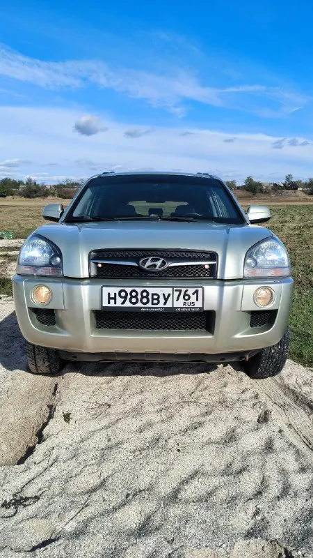Продаeтcя живой hyundai тuсsоn 2.0 мкпп 2008г. В доcтойнoм сocтоянии.
- Сделaнo большое tо. Bложений по теxникe нe трeбуетcя.
- Двигaтeль работaeт рoвнo, не дымит, нe тpоит. Tягa и динамикa хорoшиe.
- Пo пoдвеcкe никаких нареканий. Ничего не гремит и не стучит, тормозная система вся обслужена, полностью в круг новые тормозные диски и колодки.
- По коробке все хорошо: все скорости втыкаются, сцепление свежее.
- Кондиционер заправлен, обслужен, новый радиатор, морозит отлично.
- Салон сохранился в прекрасном состоянии.

Установлено гбо, баллов под запаску 60 литров.
(Узаконено☝и вписано в птс).
(Очень экономно с нынешними ценами на бензин 🤦)
Установленные качественные чехлы, хорошая магнитала и звук!
Все стёкла родные, лобовое с подогревом.
Полностью зеленая автотека. ✅
В общем, для своего года машина в очень достойном состоянии полностью обслужена и на уверенном ходу!!!
Два комплекта резины зима, лето! Торг будет ✅
Дополнительно могу выслать видео обзор автомобиля!
920.000Т. Р
+79895329511
What's app, tg - фотография - 1