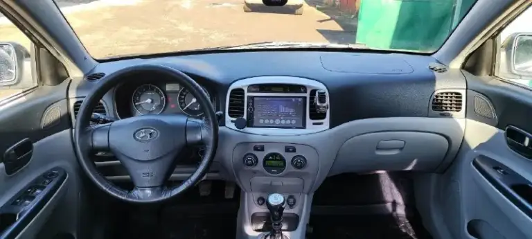 Продам hyundai accent 2006 г. В. Мотор 1,6. Второй хозяин. Пробег: 185.000 тыс. 4 стеклоподъёмника, подогревы передних сидений, боковых зеркал, заднего стекла. Электро регулировка зеркал. Противотуманные фары. Климат контроль. Блокировка коробки передач и секретка. Цена 630 тыс. Руб. +79494966500 - фотография - 5