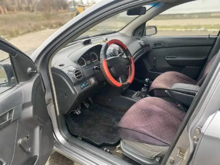 Chevrolet авео 2007 год 1.5 мотор газ - бензин (газ вписан) механика 5 ст. Пробег 270 000км. В хорошем техническом состоянии, мотор и коробка без нареканий. Электрика вся рабочая. Салон в хорошем состоянии. Гур. Летняя и зимняя резина (лето диски) по кузову не гнилой, дно, пороги все целое, ничего варить не надо. Из нюансов задний бампер и лобовое. Хорошая музыка, магнитола 10 дюймов, камера заднего, все работает. Печка дует юридически, оформление без проблем. Цена‼️360 000‼️ рублей. Осмотр макеевка +79490425158
📞 Звоните: +7(949)0425158 - фотография - 5