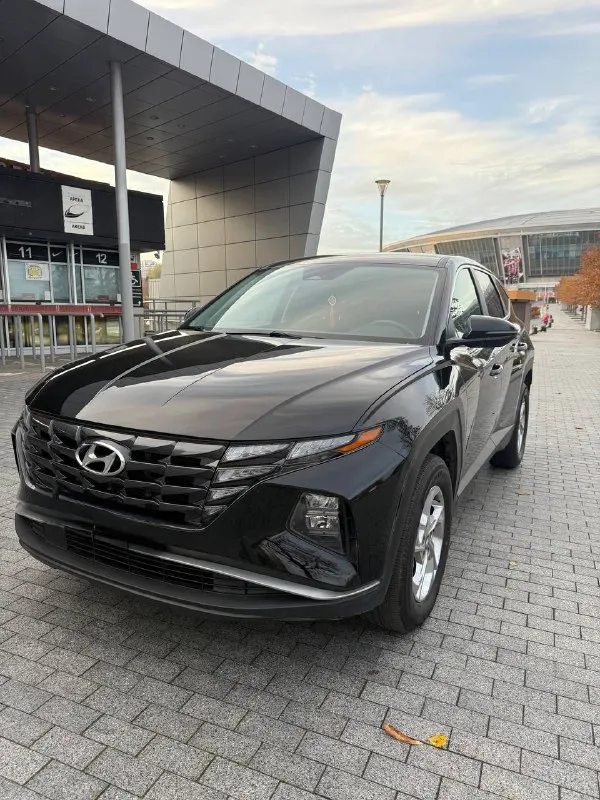 Продам личный автомобиль hyundai tucson, выпуск декабрь 2021г, пробег 48000км,8 ступ. Автомат, полный привод, объем двигателя 2497см3,мощность 189л. С. Комплектация :круиз-контроль, датчики света, слепых зон, система контроля полосы движения, датчики экстренного торможения, предупреждение о начале движения переднего авто, мультируль. Цена 3150000р. Конт. Лицо лилия +79493349953 - фотография - 1