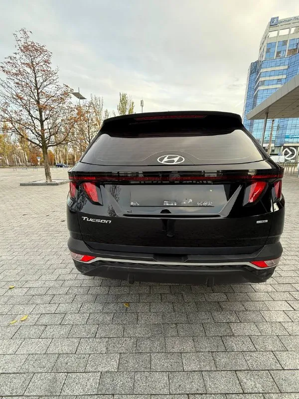 Продам личный автомобиль hyundai tucson, выпуск декабрь 2021г, пробег 48000км,8 ступ. Автомат, полный привод, объем двигателя 2497см3,мощность 189л. С. Комплектация :круиз-контроль, датчики света, слепых зон, система контроля полосы движения, датчики экстренного торможения, предупреждение о начале движения переднего авто, мультируль. Цена 3150000р. Конт. Лицо лилия +79493349953 - фотография - 4