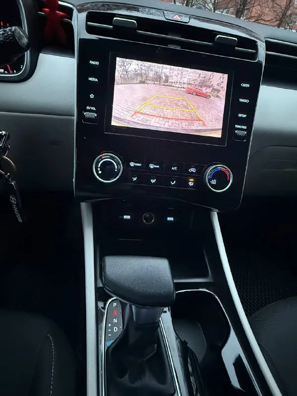 Продам личный автомобиль hyundai tucson, выпуск декабрь 2021г, пробег 48000км,8 ступ. Автомат, полный привод, объем двигателя 2497см3,мощность 189л. С. Комплектация :круиз-контроль, датчики света, слепых зон, система контроля полосы движения, датчики экстренного торможения, предупреждение о начале движения переднего авто, мультируль. Цена 3150000р. Конт. Лицо лилия +79493349953 - фотография - 7