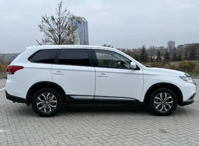 Продам mitsubishi outlander
2.0 Бензин
Год выпуска 2016
Состояние идеальное.
Полный привод рабочий
Без рыжиков
Сервисные книги.
Вложений не требует!
Любое оформление!
Я втарой хозяин!
Салон не затертый не порваный
Резина новая зимняя
Авто полностью обслужена до мелочей
Работает ровно.
Коробка переключает идеально
Климат контроль работает
Все жидкости заменены!
Стекла все родные.
Каждая кнопка работает)
Цена 1.620₽
+7-949-794-46-27
Остольные вопросы по телефону
Звоните в любое время
📲 Tg: евгений
📞 Звоните: +7(949)7944627 - фотография - 3