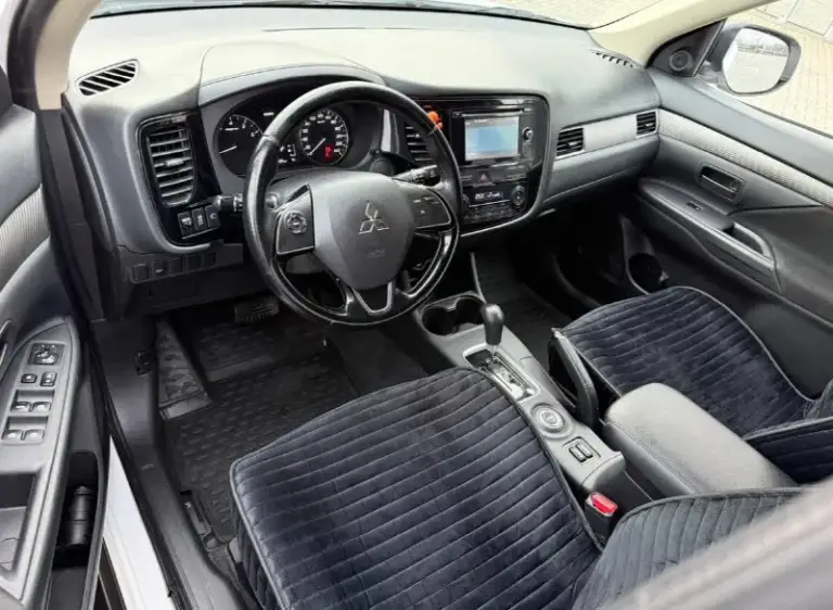 Продам mitsubishi outlander
2.0 Бензин
Год выпуска 2016
Состояние идеальное.
Полный привод рабочий
Без рыжиков
Сервисные книги.
Вложений не требует!
Любое оформление!
Я втарой хозяин!
Салон не затертый не порваный
Резина новая зимняя
Авто полностью обслужена до мелочей
Работает ровно.
Коробка переключает идеально
Климат контроль работает
Все жидкости заменены!
Стекла все родные.
Каждая кнопка работает)
Цена 1.620₽
+7-949-794-46-27
Остольные вопросы по телефону
Звоните в любое время
📲 Tg: евгений
📞 Звоните: +7(949)7944627 - фотография - 7