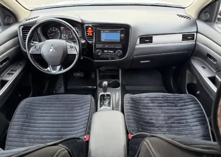 Продам mitsubishi outlander
2.0 Бензин
Год выпуска 2016
Состояние идеальное.
Полный привод рабочий
Без рыжиков
Сервисные книги.
Вложений не требует!
Любое оформление!
Я втарой хозяин!
Салон не затертый не порваный
Резина новая зимняя
Авто полностью обслужена до мелочей
Работает ровно.
Коробка переключает идеально
Климат контроль работает
Все жидкости заменены!
Стекла все родные.
Каждая кнопка работает)
Цена 1.620₽
+7-949-794-46-27
Остольные вопросы по телефону
Звоните в любое время
📲 Tg: евгений
📞 Звоните: +7(949)7944627 - фотография - 8