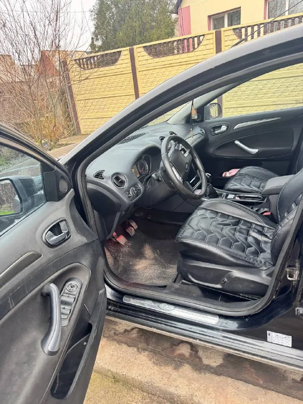 Продам ford mondeo 4, 2007 года выпуска, отличном состоянии!
2 Литра, 245 л/с, полностью обслужен, перед продажей сделал замену масла. Установлен контрактный двигатель.
Пробег авто 85000 км, проверен и подтвержден. Ходовая в полном порядке! Подогрев лобового и заднего стекла, обогрев зеркал, esp, abs, ebd, bas, 4 стеклоподьемника, электрорегулировка зеркал, регулировка фар по высоте, противотуманные фары, диски r17 на хорошей зимней резине, двухзонный климат контроль заправлен, датчики света и дождя, подогревы сидений, аудиосистема заменена на тиайс tpro 2.
Салон сохранился отлично!
Проблем с запчастями нет от слова совсем, все доступно и по адекватным ценам!
Автомобиль d-класса, будете довольны на все 100% все работает, в ближайшее время без вложений абсолютно! За машину не стыдно, любые проверки.
Документы в полном порядке, без штрафов, залогов и вложений!
Машина находится в донецке, пролетарский
📲 Tg: тамара константиновна
📞 Звоните: +7(949)8111702 - фотография - 6