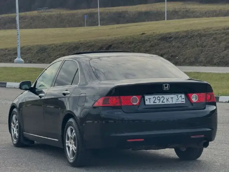 В продаже honda accord vll поколения, 2.0 л, мт. Технически обслужена, цепь заменена 20,05,25. Масла и фильтра свежие. Кузов без ржавчины и гнили, пороги / днище целые, преимущественно заводской окрас. Птс оригинал, два владельца. Комплектация “comfort“. Два комплекта резины. Цена : 700,000 рублей. Обмена и рассрочки нет. Территориально находится в г макеевка (центр) контакты : +79493635268 - фотография - 3