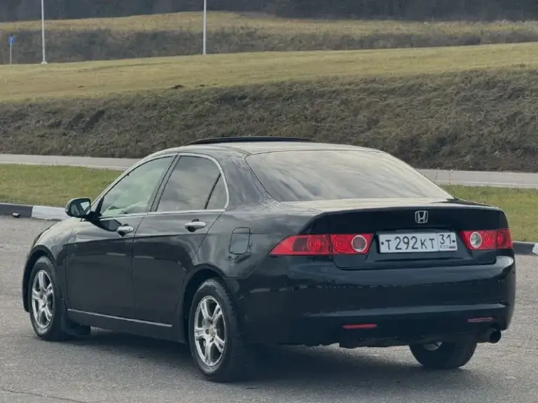 В продаже honda accord vll поколения, 2.0 л, мт. Технически обслужена, цепь заменена 20,05,25. Масла и фильтра свежие. Кузов без ржавчины и гнили, пороги / днище целые, преимущественно заводской окрас. Птс оригинал, два владельца. Комплектация “comfort“. Два комплекта резины. Цена : 700,000 рублей. Обмена и рассрочки нет. Территориально находится в г макеевка (центр) контакты : +79493635268 - фотография - 4