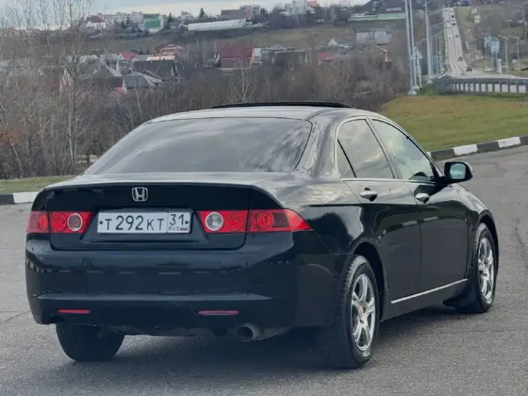 В продаже honda accord vll поколения, 2.0 л, мт. Технически обслужена, цепь заменена 20,05,25. Масла и фильтра свежие. Кузов без ржавчины и гнили, пороги / днище целые, преимущественно заводской окрас. Птс оригинал, два владельца. Комплектация “comfort“. Два комплекта резины. Цена : 700,000 рублей. Обмена и рассрочки нет. Территориально находится в г макеевка (центр) контакты : +79493635268 - фотография - 5