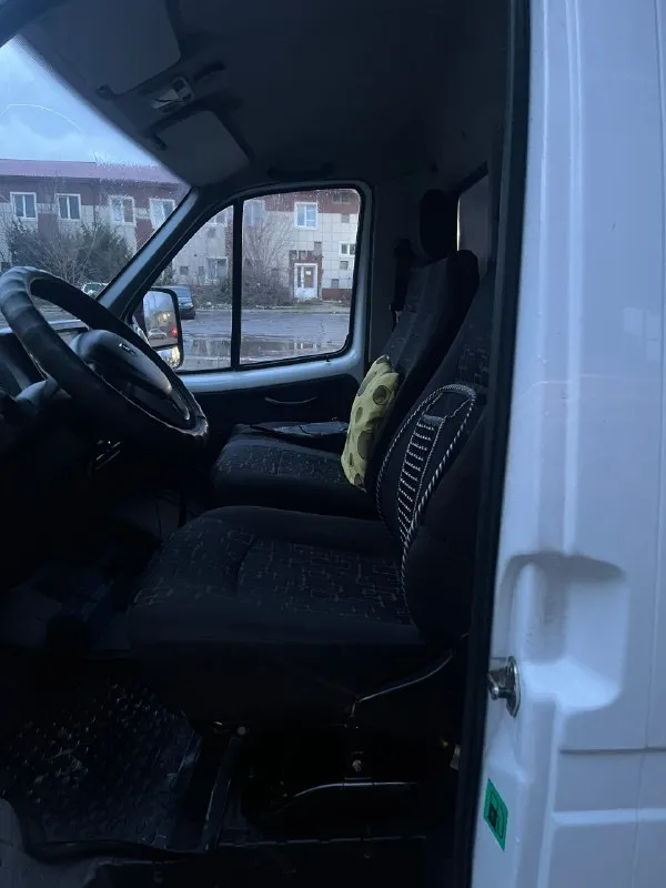 Продам газель бизнес 2024 года.
Покупался новым в ростове, автосалон авторитейл. Пробег 37648 км. Двигатель 2.7 эвотек, газ/бензин, механика 5 ступка, газовый баллон на 100 литров, состояние нового автомобиля, салон не затертый, верхняя и боковая загрузка, спойлер, газ, ворота вписаны в птс. Размер будки внутренний: длина 4.2м, ширина 2.1м, высота 2,2м. Осмотр в донецке. Подробная информация по телефону. Цена 2200000 руб. Разумный торг у капота. Звоните +79493750054 павел
📞 Звоните: +7(949)3750054 - фотография - 4