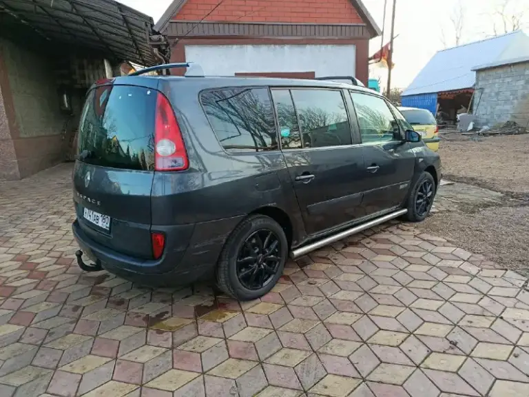 Renault espace 2.2 ат, дизель год 2004, пробег 245 тысяч, три ключа все книги машину пригнали с германии. Машину полностью обслужил есть все чеки. Есть второй мотор рабочий в запасе и многое чего покупал как донор на запчасти. Зимние калеса тоже есть на дисках. Цена 550тысяч рублей срочно, +79202179035 вацап телеграм +79495861645 <александр. Пролетарский р-н ул федосеева дом 59.+79493313074. - фотография - 4