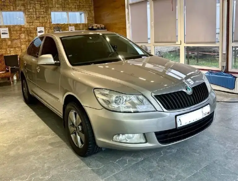 Skoda octavia 2013г чешская сборка! Оцинкованный кузов! В родном окрасе, кузов без ржавчины!
⚙ Мотор 1.8 без турбины!
🕹 Акпп полноценный автомат!
📈Пробег: 249 родной подтвержденный автотекой и состоянием авто!

📍Донецк.

🖌 Описание:
✅ Мотор шикарный не турбовый самый надежный, работает ровно, не дымит, запах выхлопа как у нового мотора, тянет отлично!

✅ Акпп без проблемная! Она без пинков, пробуксовок, затупов.

✅ Тех. Часть обслужена без вложений вообще.

✅ Кузов в родном окрасе! Салон состояние нового авто!

Зеленая автотека! 2 легких дтп (желтым: царапины притертости)на парковке по бамперам, бампера даже не меняли, фото есть!

Комплектация: круиз-контроль, двухзонный климат-контроль, 4 стеклоподъемника, подогрев сидений, датчик света, датчик дождя, электрозеркала! 2 ключа!
Автомобиль по технической части полностью исправен все работает в штатном режиме ! Полностью обслужен! Сел и поехал! Любые проверки!

💰Цена - 1.1 💰торг при осмотре🤝
📲 +7 (949) 308-35-53 Владислав - фотография - 2