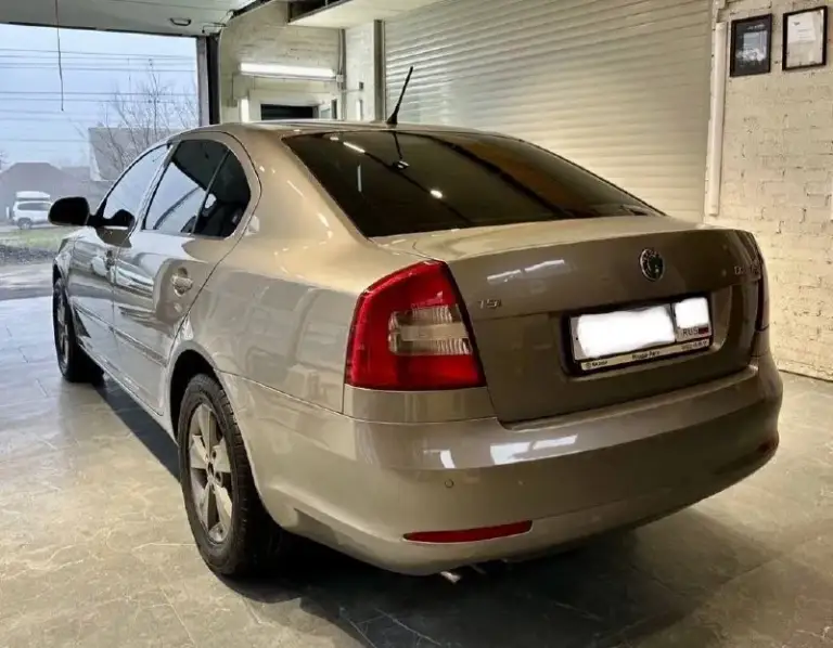Skoda octavia 2013г чешская сборка! Оцинкованный кузов! В родном окрасе, кузов без ржавчины!
⚙ Мотор 1.8 без турбины!
🕹 Акпп полноценный автомат!
📈Пробег: 249 родной подтвержденный автотекой и состоянием авто!

📍Донецк.

🖌 Описание:
✅ Мотор шикарный не турбовый самый надежный, работает ровно, не дымит, запах выхлопа как у нового мотора, тянет отлично!

✅ Акпп без проблемная! Она без пинков, пробуксовок, затупов.

✅ Тех. Часть обслужена без вложений вообще.

✅ Кузов в родном окрасе! Салон состояние нового авто!

Зеленая автотека! 2 легких дтп (желтым: царапины притертости)на парковке по бамперам, бампера даже не меняли, фото есть!

Комплектация: круиз-контроль, двухзонный климат-контроль, 4 стеклоподъемника, подогрев сидений, датчик света, датчик дождя, электрозеркала! 2 ключа!
Автомобиль по технической части полностью исправен все работает в штатном режиме ! Полностью обслужен! Сел и поехал! Любые проверки!

💰Цена - 1.1 💰торг при осмотре🤝
📲 +7 (949) 308-35-53 Владислав - фотография - 3