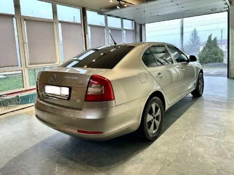 Skoda octavia 2013г чешская сборка! Оцинкованный кузов! В родном окрасе, кузов без ржавчины!
⚙ Мотор 1.8 без турбины!
🕹 Акпп полноценный автомат!
📈Пробег: 249 родной подтвержденный автотекой и состоянием авто!

📍Донецк.

🖌 Описание:
✅ Мотор шикарный не турбовый самый надежный, работает ровно, не дымит, запах выхлопа как у нового мотора, тянет отлично!

✅ Акпп без проблемная! Она без пинков, пробуксовок, затупов.

✅ Тех. Часть обслужена без вложений вообще.

✅ Кузов в родном окрасе! Салон состояние нового авто!

Зеленая автотека! 2 легких дтп (желтым: царапины притертости)на парковке по бамперам, бампера даже не меняли, фото есть!

Комплектация: круиз-контроль, двухзонный климат-контроль, 4 стеклоподъемника, подогрев сидений, датчик света, датчик дождя, электрозеркала! 2 ключа!
Автомобиль по технической части полностью исправен все работает в штатном режиме ! Полностью обслужен! Сел и поехал! Любые проверки!

💰Цена - 1.1 💰торг при осмотре🤝
📲 +7 (949) 308-35-53 Владислав - фотография - 4