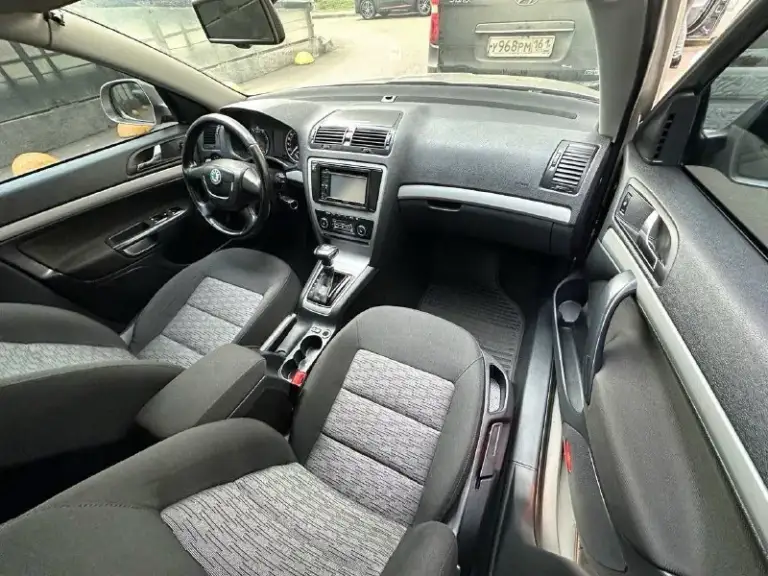 Skoda octavia 2013г чешская сборка! Оцинкованный кузов! В родном окрасе, кузов без ржавчины!
⚙ Мотор 1.8 без турбины!
🕹 Акпп полноценный автомат!
📈Пробег: 249 родной подтвержденный автотекой и состоянием авто!

📍Донецк.

🖌 Описание:
✅ Мотор шикарный не турбовый самый надежный, работает ровно, не дымит, запах выхлопа как у нового мотора, тянет отлично!

✅ Акпп без проблемная! Она без пинков, пробуксовок, затупов.

✅ Тех. Часть обслужена без вложений вообще.

✅ Кузов в родном окрасе! Салон состояние нового авто!

Зеленая автотека! 2 легких дтп (желтым: царапины притертости)на парковке по бамперам, бампера даже не меняли, фото есть!

Комплектация: круиз-контроль, двухзонный климат-контроль, 4 стеклоподъемника, подогрев сидений, датчик света, датчик дождя, электрозеркала! 2 ключа!
Автомобиль по технической части полностью исправен все работает в штатном режиме ! Полностью обслужен! Сел и поехал! Любые проверки!

💰Цена - 1.1 💰торг при осмотре🤝
📲 +7 (949) 308-35-53 Владислав - фотография - 6