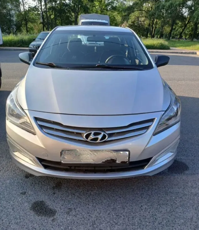 Hyundai solaris
2015
1.4 (107Л. С. )
Расход топлива 5.5-6.3/100 км
Кпп- механика.
Пробег- 175.000 км.
1 Хозяин.
Без дтп, в родном окрасе!
Не такси, не каршеринг.
Центральный замок.
Сигнализация.
Усилитель руля.
Эл. Зеркала с подогревом.
Подогрев сидений.
4 Эл. Стекла.
Кондиционер.
Мультируль.
Штатная магнитола.
Бортовой компьютер.
Птф.
Хорошая зимняя резина.
2 Комплекта ключей.
Авто без вложений!
Работает всё!
Юридически чистый!
Цена: 780.000 руб.
Тел: +79496462713 - фотография - 2