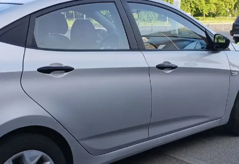 Hyundai solaris
2015
1.4 (107Л. С. )
Расход топлива 5.5-6.3/100 км
Кпп- механика.
Пробег- 175.000 км.
1 Хозяин.
Без дтп, в родном окрасе!
Не такси, не каршеринг.
Центральный замок.
Сигнализация.
Усилитель руля.
Эл. Зеркала с подогревом.
Подогрев сидений.
4 Эл. Стекла.
Кондиционер.
Мультируль.
Штатная магнитола.
Бортовой компьютер.
Птф.
Хорошая зимняя резина.
2 Комплекта ключей.
Авто без вложений!
Работает всё!
Юридически чистый!
Цена: 780.000 руб.
Тел: +79496462713 - фотография - 3