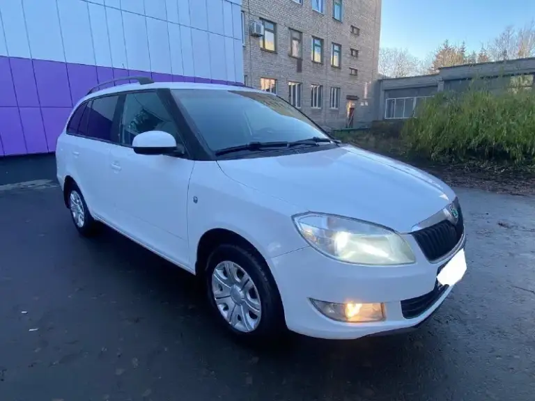 Продам skoda fabia, 2011г. В 
Двигатель 1.4
Коробка механика
Кузов оцинкованный
Комплектация хорошая: есть гур, кондиционер(рабочий), микролифт передних сидений, серво руль, руль на вылет, стеклоподъёмники, электро зеркала, подогрев зеркал и заднего стекла, подогрев сидений, абс, бортовой компьютер, два ключа.
Двигатель, коробка, ходовая без нареканий. Машина без вложений сел и поехал  едет отлично. Резина 2 комплекта на дисках
Цена 670 т. Р торг
——————————
+79496338655
На этом номере телеграмм звоните пишите в любое время продажа от собственника - фотография - 2