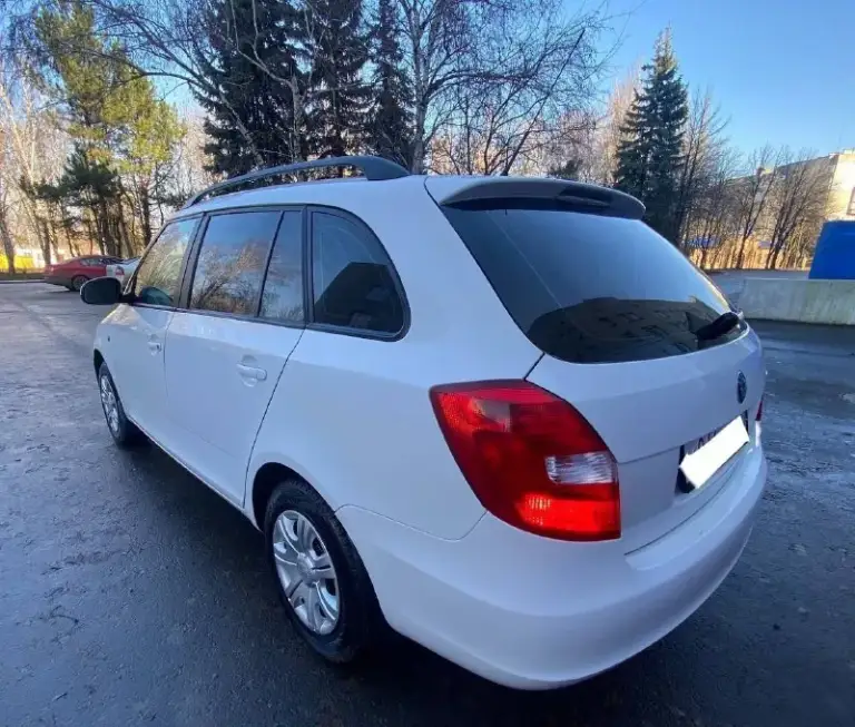 Продам skoda fabia, 2011г. В 
Двигатель 1.4
Коробка механика
Кузов оцинкованный
Комплектация хорошая: есть гур, кондиционер(рабочий), микролифт передних сидений, серво руль, руль на вылет, стеклоподъёмники, электро зеркала, подогрев зеркал и заднего стекла, подогрев сидений, абс, бортовой компьютер, два ключа.
Двигатель, коробка, ходовая без нареканий. Машина без вложений сел и поехал  едет отлично. Резина 2 комплекта на дисках
Цена 670 т. Р торг
——————————
+79496338655
На этом номере телеграмм звоните пишите в любое время продажа от собственника - фотография - 4