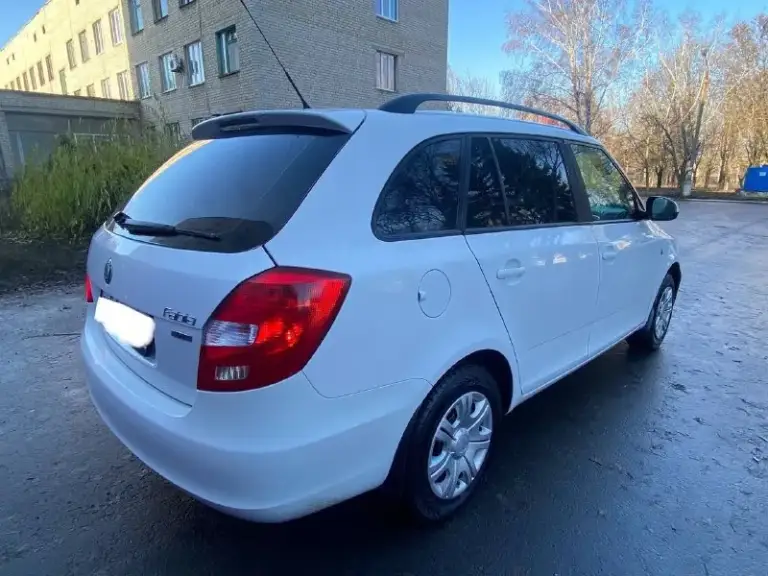 Продам skoda fabia, 2011г. В 
Двигатель 1.4
Коробка механика
Кузов оцинкованный
Комплектация хорошая: есть гур, кондиционер(рабочий), микролифт передних сидений, серво руль, руль на вылет, стеклоподъёмники, электро зеркала, подогрев зеркал и заднего стекла, подогрев сидений, абс, бортовой компьютер, два ключа.
Двигатель, коробка, ходовая без нареканий. Машина без вложений сел и поехал  едет отлично. Резина 2 комплекта на дисках
Цена 670 т. Р торг
——————————
+79496338655
На этом номере телеграмм звоните пишите в любое время продажа от собственника - фотография - 5