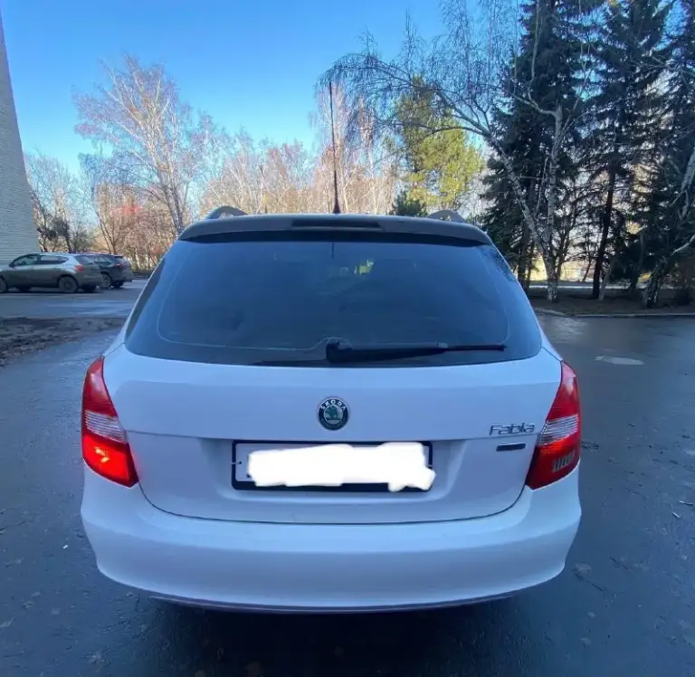 Продам skoda fabia, 2011г. В 
Двигатель 1.4
Коробка механика
Кузов оцинкованный
Комплектация хорошая: есть гур, кондиционер(рабочий), микролифт передних сидений, серво руль, руль на вылет, стеклоподъёмники, электро зеркала, подогрев зеркал и заднего стекла, подогрев сидений, абс, бортовой компьютер, два ключа.
Двигатель, коробка, ходовая без нареканий. Машина без вложений сел и поехал  едет отлично. Резина 2 комплекта на дисках
Цена 670 т. Р торг
——————————
+79496338655
На этом номере телеграмм звоните пишите в любое время продажа от собственника - фотография - 8
