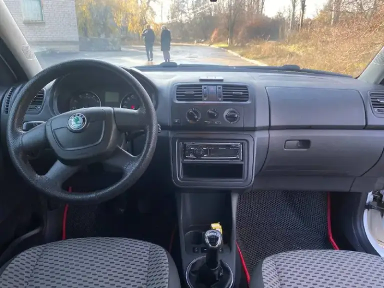 Продам skoda fabia, 2011г. В 
Двигатель 1.4
Коробка механика
Кузов оцинкованный
Комплектация хорошая: есть гур, кондиционер(рабочий), микролифт передних сидений, серво руль, руль на вылет, стеклоподъёмники, электро зеркала, подогрев зеркал и заднего стекла, подогрев сидений, абс, бортовой компьютер, два ключа.
Двигатель, коробка, ходовая без нареканий. Машина без вложений сел и поехал  едет отлично. Резина 2 комплекта на дисках
Цена 670 т. Р торг
——————————
+79496338655
На этом номере телеграмм звоните пишите в любое время продажа от собственника - фотография - 9