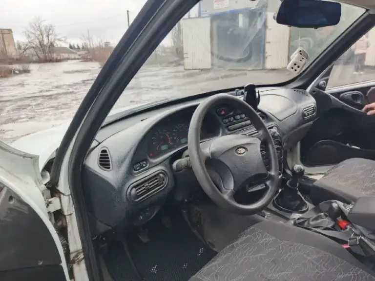 Chevrolet нива 2003 г. В.
Не гнилая, недавно окрашивалась, обрабатывалась. Led оптика, карданы шруз, подогревы и электрорегулировка зеркал, небольшой лифт. Авто обслужено, вложений не требует. Территориально г. Макеевка. 600 т. Р. Торг. +79592931109; ±79493362602
📲 Tg: @alexandr22sm
📞 Звоните: +7(949)3362602 - фотография - 3