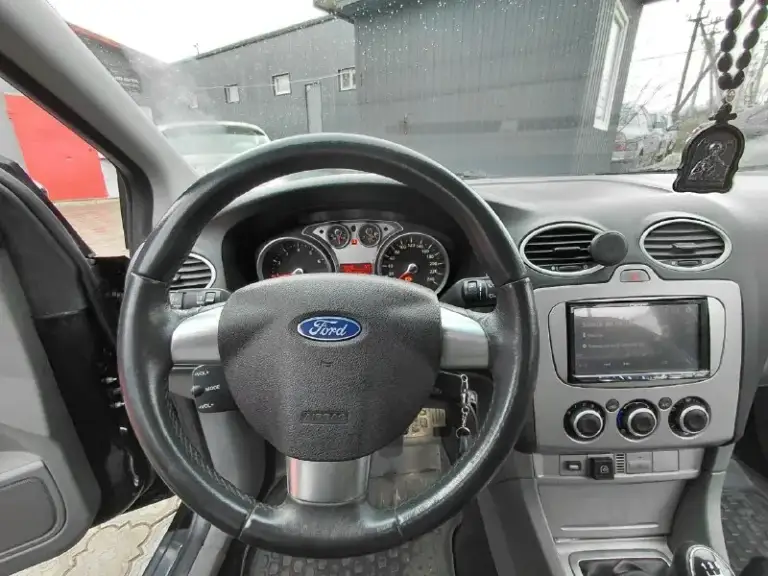 Продам ford focus 2011 год 1.6 бензин, механика 181 тысяча пробега автомобиль полностью обезшумлена стоит классная музыка (2 усилка на 2 колонки и небольшой саб). Салон без царапин и затертостей сделан свет ближний, туманки линзы би лед, заменены стекла и защищены бронепленкой. 5 тысяч назад замена помпы, роликов, ремней фирмы gates новый аккумулятор сейчас стоит новая зима шипованная, отдам еще и лето. Двигатель сухой, автомобиль полностью обслужен! Я хозяин, +7949-709-24-97 цена 800 000, автомобиль находится в г. Мариуполь
📞 Звоните: +7(949)7092497 - фотография - 4