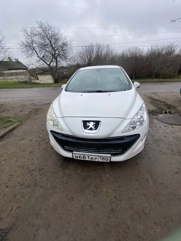 Продам пежо 308 двигатель 1,6 коробка мкпп 5 ступка в идеальном состоянии, новое сцепление 2011 года выпуска за всё время два владельца, родной пробег 213000 в технической части все отлично не чего делать не нужно, по кузову красить варить не чего не нужно, продажа от собственника с полным оформлением документов, стоит новая зимняя резина в комплекте летняя резина, цена авто 600 тысяч торг при виде денег, возле капота!
+79496009274
+79493958589 - фотография - 2
