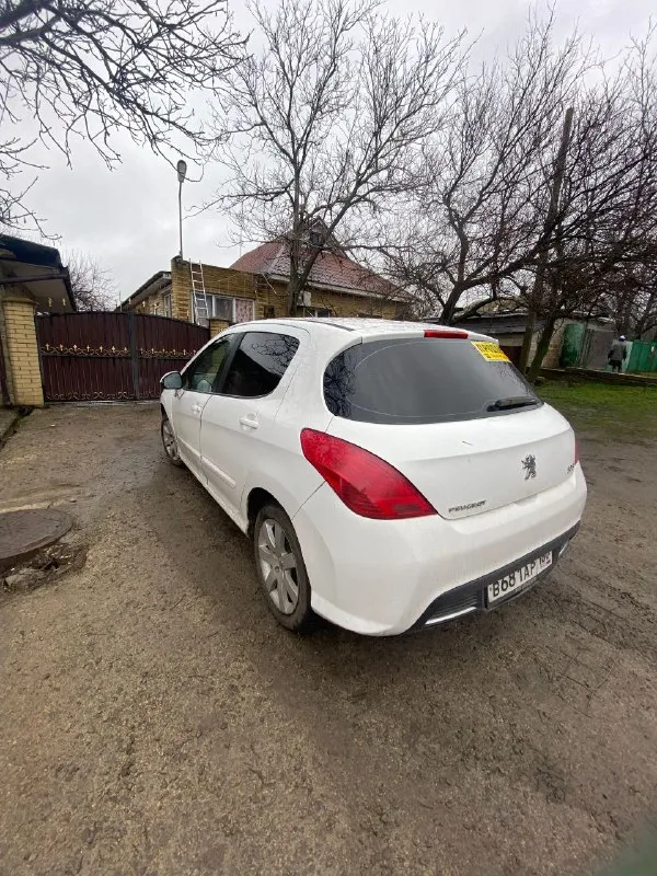 Продам пежо 308 двигатель 1,6 коробка мкпп 5 ступка в идеальном состоянии, новое сцепление 2011 года выпуска за всё время два владельца, родной пробег 213000 в технической части все отлично не чего делать не нужно, по кузову красить варить не чего не нужно, продажа от собственника с полным оформлением документов, стоит новая зимняя резина в комплекте летняя резина, цена авто 600 тысяч торг при виде денег, возле капота!
+79496009274
+79493958589 - фотография - 3