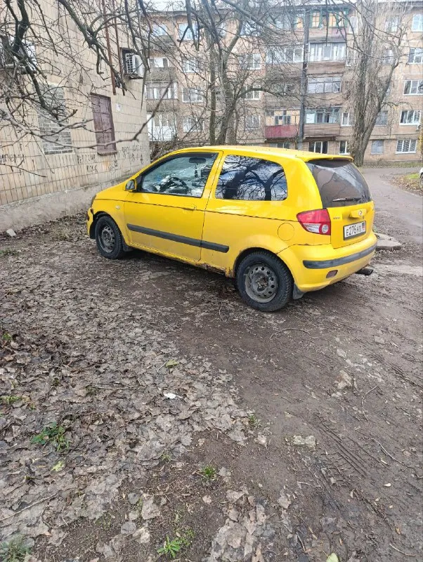 Hyundai getz 2003 г. В. – срочно, недорого!
1.3Л. Двигатель
Пробег 170к.
После дтп, на фото думаю все видно, вырвана была еще рулевая тяга, погнут рычаг их заменил, + менялось до этого подрамник, топливный бак(+насос).
Коррозия по порогам и аркам (типичная для возраста).
Идеально под восстановление своими руками или на запчасти.
Подвеска и коробка в порядке.
Масло подъедает и дымит немного.
Цена: 130 000 руб.
Торг реальному покупателю у капота.
Звоните, покажу как есть, без сюрпризов.
+ Отдам подкрылки и фару новую, резина тоже зимняя новая
Номер +79494636448 - фотография - 3