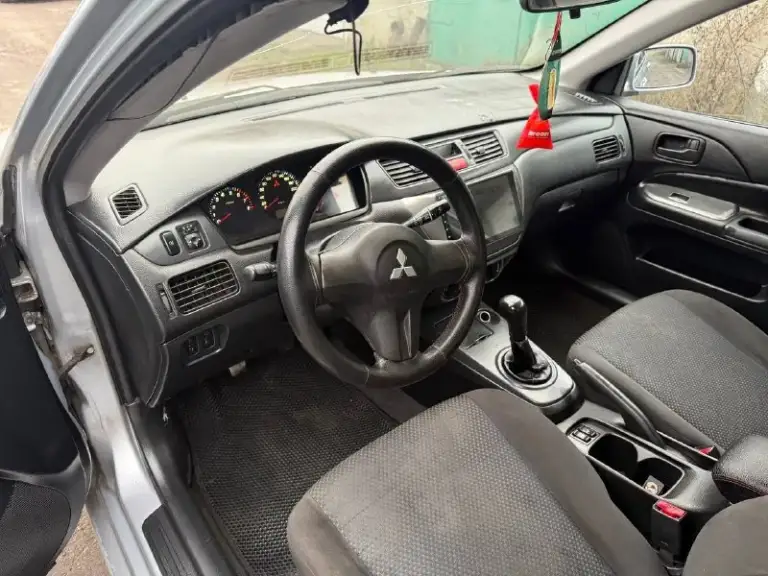 Продам mitsubishi lanser 9!2007 г. В. 1.6 механика!по технической части автомобиль без вопросов, на ходу каждый день!стоит хорошая зимняя резина, стоит андроид магнитола,4эсп(рабочих), состояние как на фото(есть нюансы, дно не выпадает, стаканы все целые)!машина не новая!документы в полном порядке!осмотр макеевка!цена 340000руб. Остальные вопросы по +79493633561 +telegram
📞 Звоните: +7(949)3633561 - фотография - 4