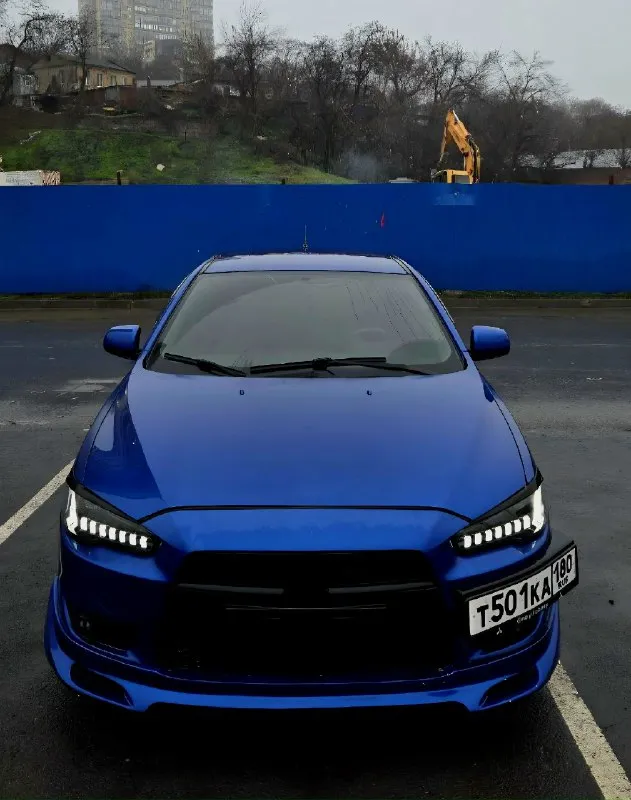 Lancer x sportback в идеальном состоянии как по кузову так и технически вложений не требует 2008 год, я 2й владелец двигатель 1.8 мкпп по списку, что делалось по машине: 1) полный перекрас в матовый цвет ( прибор по прежнему бьёт родной окрас) - красилась для себя и очень качественно диски красились в чёрный - суппорта в красный 2) добавлен тюнинг, фары, обвесы, тонировка вкруг зад 5%, перед 15% лоб 50% обзору не мешает, видно как днем так и ночью вместе с авто отдам спойлер, родные фары, родную магнитолу и новые запчасти для дальнейшего обслуживания 3) интерьер салона, подсветка салона, чехлы под заказ (сидения в идеале) магнитола, приборная панель, ручка кпп, чехол на кпп, коврики эво, ручник и т. Д 4) сделан stage 1 (не влияет на износ двигателя) но существенно добавилась мощность, в данный момент 170 л. С на 1.8 моторе разгон 0-100 составляет 7 секунд обслужена от а до я, из недавнего: замена сцепления (15.000 назад) перебрал генератор (7000 назад) поменял расходники
📞 Звоните: +7(949)8092489 - фотография - 1