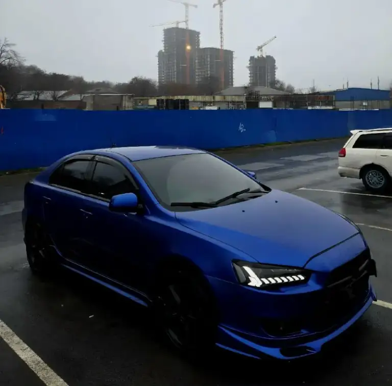 Lancer x sportback в идеальном состоянии как по кузову так и технически вложений не требует 2008 год, я 2й владелец двигатель 1.8 мкпп по списку, что делалось по машине: 1) полный перекрас в матовый цвет ( прибор по прежнему бьёт родной окрас) - красилась для себя и очень качественно диски красились в чёрный - суппорта в красный 2) добавлен тюнинг, фары, обвесы, тонировка вкруг зад 5%, перед 15% лоб 50% обзору не мешает, видно как днем так и ночью вместе с авто отдам спойлер, родные фары, родную магнитолу и новые запчасти для дальнейшего обслуживания 3) интерьер салона, подсветка салона, чехлы под заказ (сидения в идеале) магнитола, приборная панель, ручка кпп, чехол на кпп, коврики эво, ручник и т. Д 4) сделан stage 1 (не влияет на износ двигателя) но существенно добавилась мощность, в данный момент 170 л. С на 1.8 моторе разгон 0-100 составляет 7 секунд обслужена от а до я, из недавнего: замена сцепления (15.000 назад) перебрал генератор (7000 назад) поменял расходники
📞 Звоните: +7(949)8092489 - фотография - 2