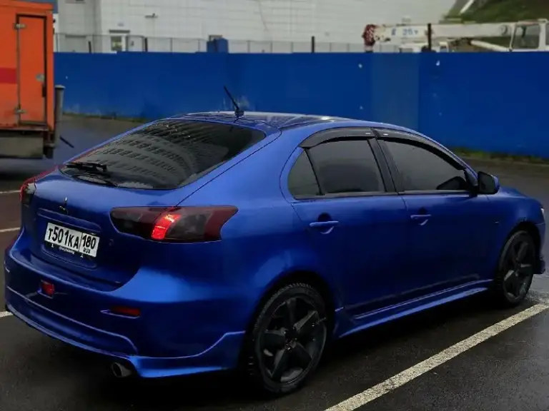 Lancer x sportback в идеальном состоянии как по кузову так и технически вложений не требует 2008 год, я 2й владелец двигатель 1.8 мкпп по списку, что делалось по машине: 1) полный перекрас в матовый цвет ( прибор по прежнему бьёт родной окрас) - красилась для себя и очень качественно диски красились в чёрный - суппорта в красный 2) добавлен тюнинг, фары, обвесы, тонировка вкруг зад 5%, перед 15% лоб 50% обзору не мешает, видно как днем так и ночью вместе с авто отдам спойлер, родные фары, родную магнитолу и новые запчасти для дальнейшего обслуживания 3) интерьер салона, подсветка салона, чехлы под заказ (сидения в идеале) магнитола, приборная панель, ручка кпп, чехол на кпп, коврики эво, ручник и т. Д 4) сделан stage 1 (не влияет на износ двигателя) но существенно добавилась мощность, в данный момент 170 л. С на 1.8 моторе разгон 0-100 составляет 7 секунд обслужена от а до я, из недавнего: замена сцепления (15.000 назад) перебрал генератор (7000 назад) поменял расходники
📞 Звоните: +7(949)8092489 - фотография - 3