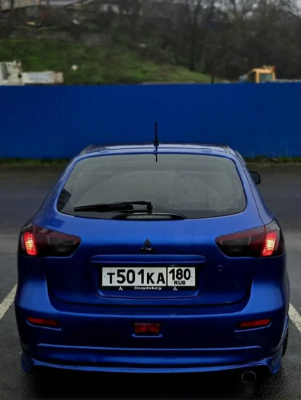 Lancer x sportback в идеальном состоянии как по кузову так и технически вложений не требует 2008 год, я 2й владелец двигатель 1.8 мкпп по списку, что делалось по машине: 1) полный перекрас в матовый цвет ( прибор по прежнему бьёт родной окрас) - красилась для себя и очень качественно диски красились в чёрный - суппорта в красный 2) добавлен тюнинг, фары, обвесы, тонировка вкруг зад 5%, перед 15% лоб 50% обзору не мешает, видно как днем так и ночью вместе с авто отдам спойлер, родные фары, родную магнитолу и новые запчасти для дальнейшего обслуживания 3) интерьер салона, подсветка салона, чехлы под заказ (сидения в идеале) магнитола, приборная панель, ручка кпп, чехол на кпп, коврики эво, ручник и т. Д 4) сделан stage 1 (не влияет на износ двигателя) но существенно добавилась мощность, в данный момент 170 л. С на 1.8 моторе разгон 0-100 составляет 7 секунд обслужена от а до я, из недавнего: замена сцепления (15.000 назад) перебрал генератор (7000 назад) поменял расходники
📞 Звоните: +7(949)8092489 - фотография - 4